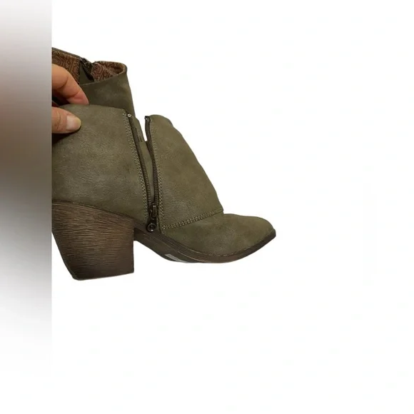 🌼NEW BLOWFISH WOMENS GREEN FAUX LEATHER BOOTIES. - Picture 13 of 13